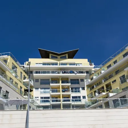 P U L A Cliffs By Gt House *