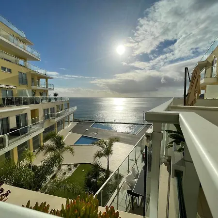 P U L A Cliffs By Gt House *